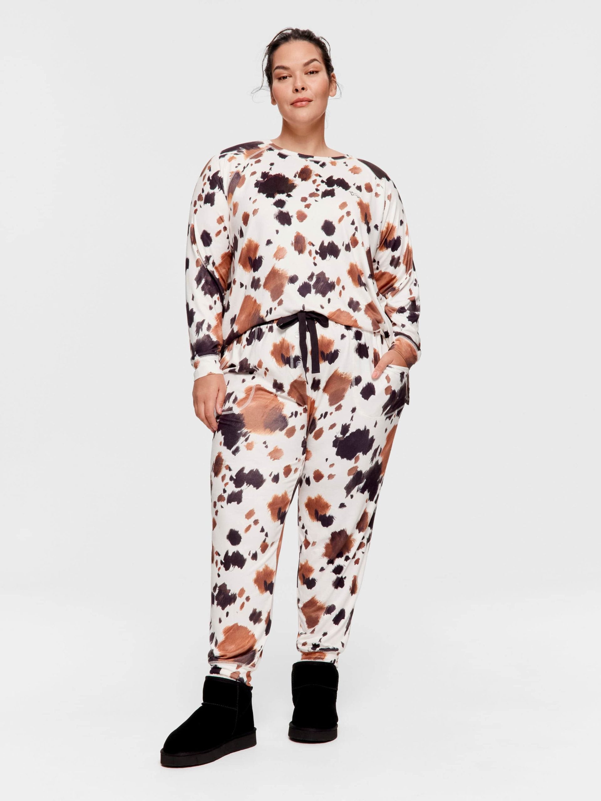 P.A. Plus Cow Plush Easy Pj Pant Multi image 0