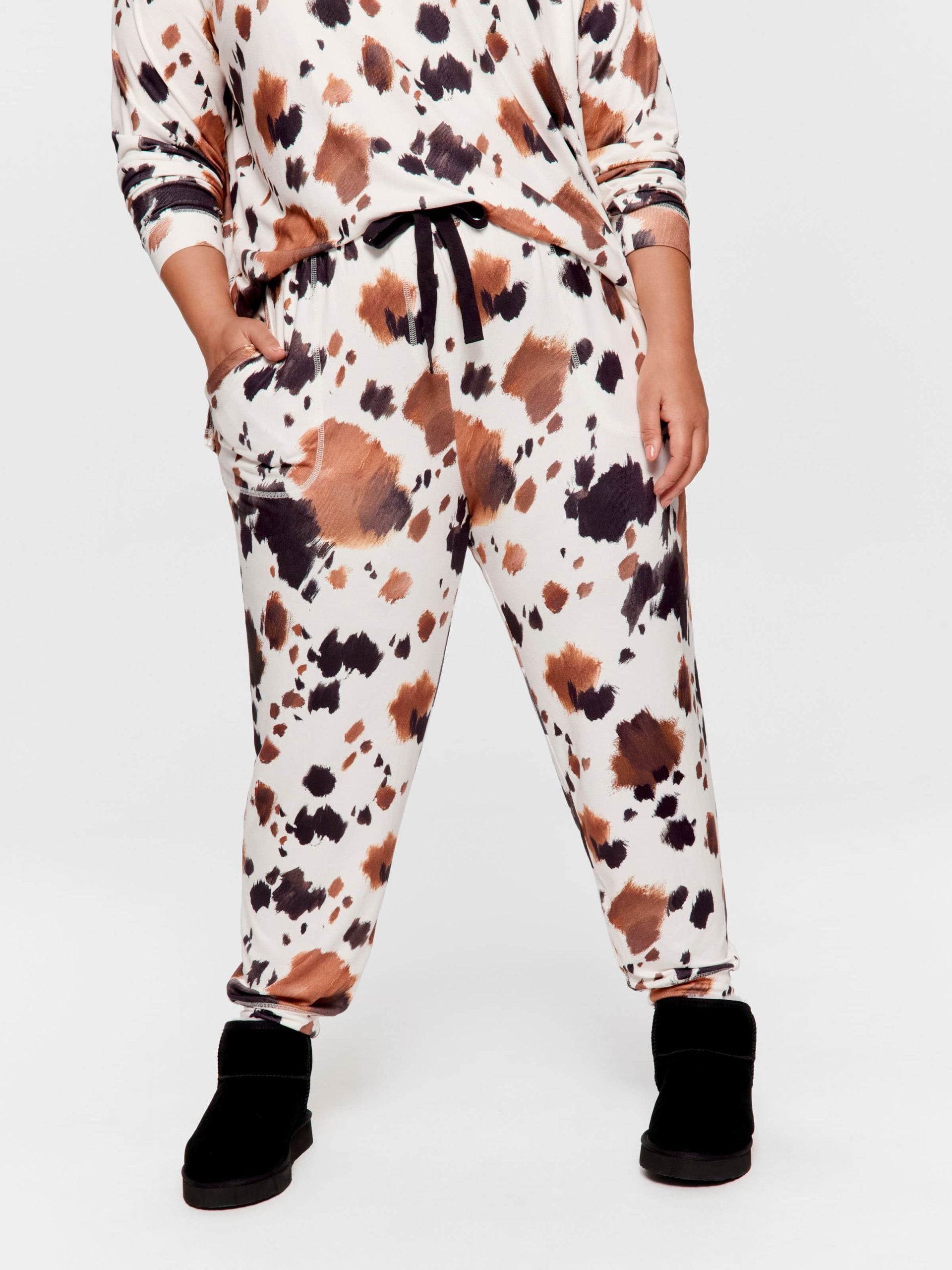 P.A. Plus Cow Plush Easy Pj Pant Multi image 2